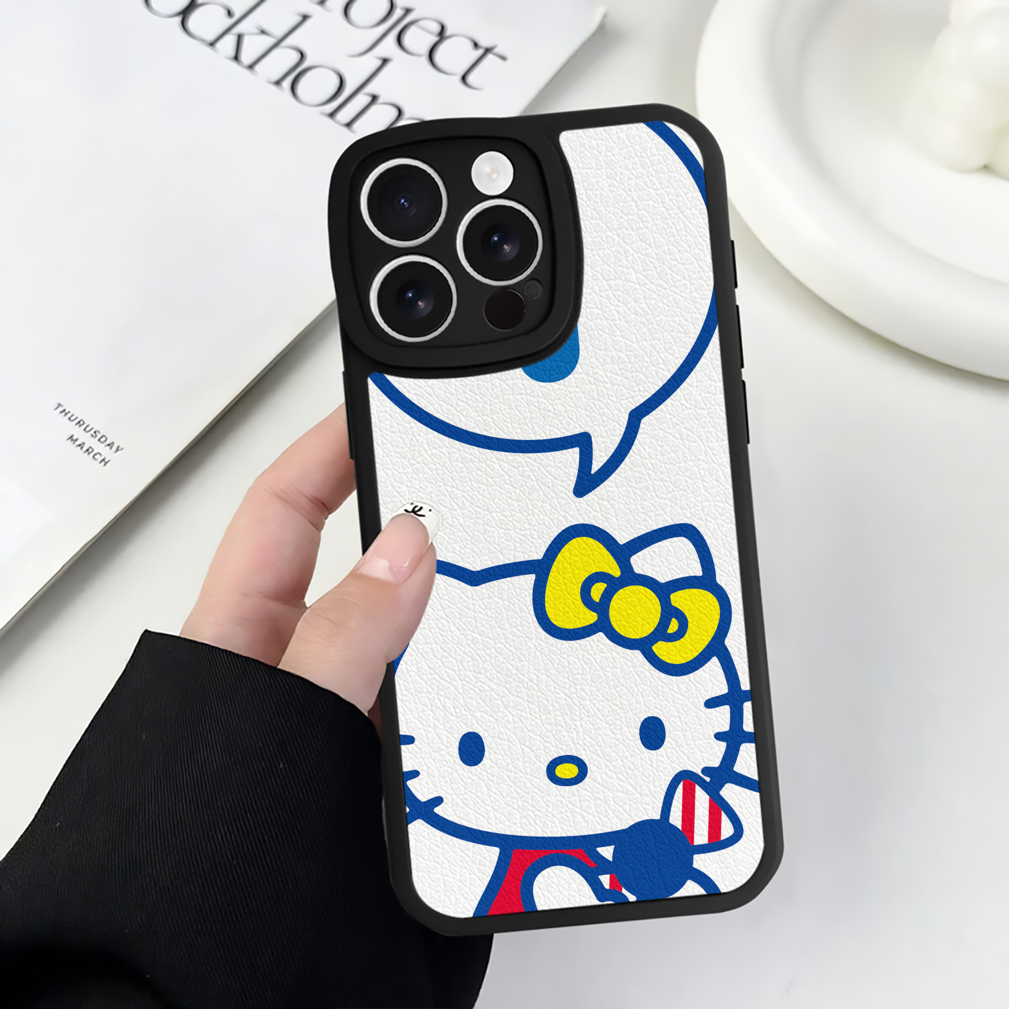 （画像用） Hello Kitty ハローキティ 【iPhone 16シリーズ対応】シリコンスマホケース（レザー調） 材質：シリコン